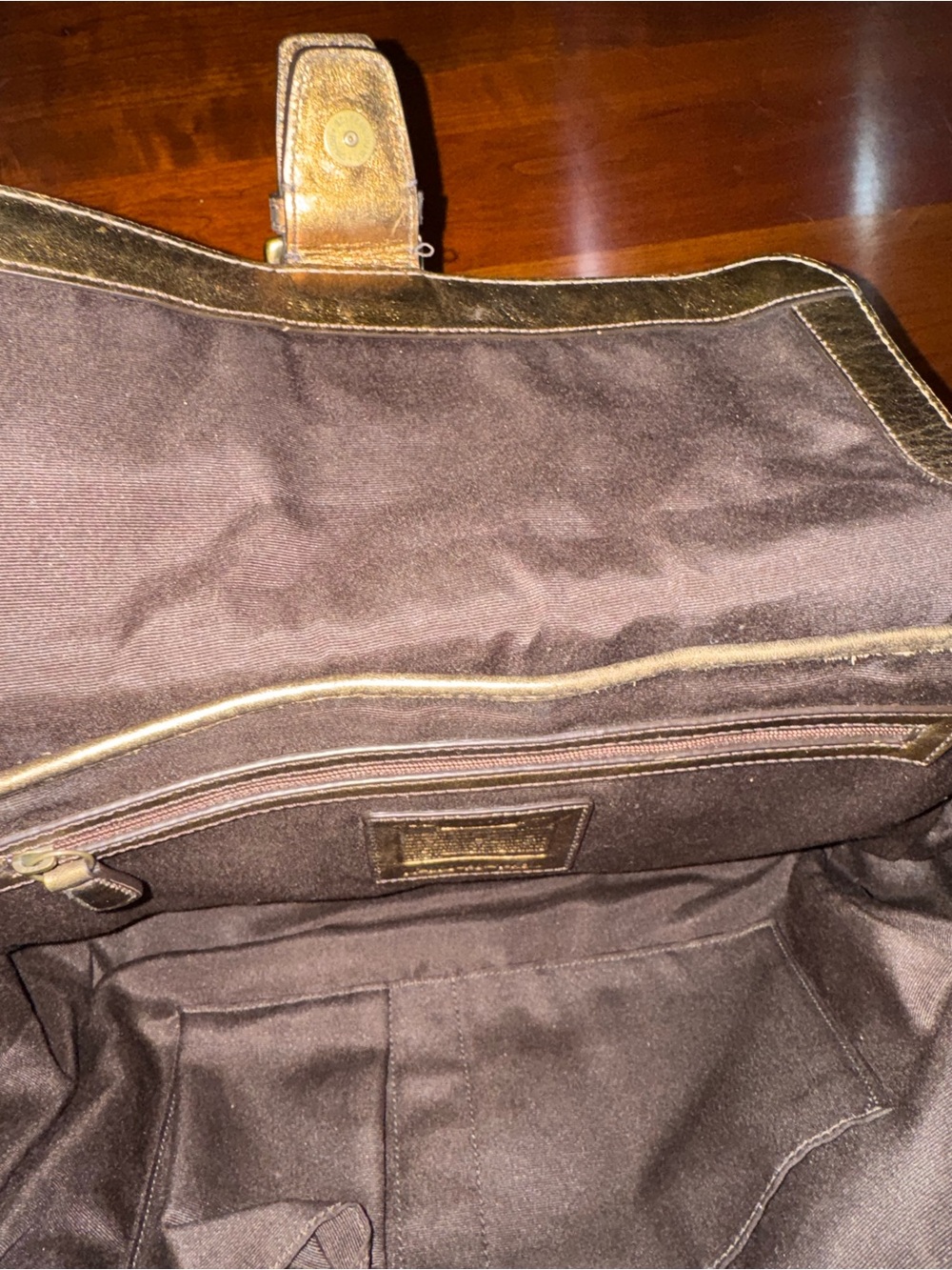 Coach Limited Edition Suede & Metallic Gold Leather Handbag
Creed K040-1498 - Picture 13 of 16